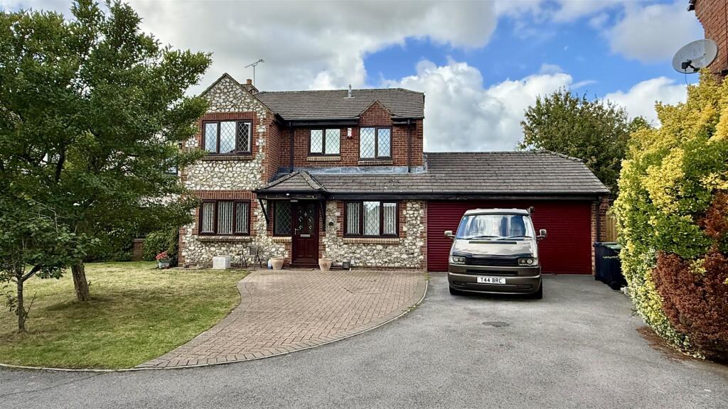4 bed Detached for rent in Chippenham. From F1rst move - Chippenham 4 bed Detached for rent in Chippenham. From F1rst move - Chippenham