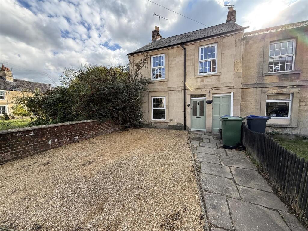 4 bed End of Terrace for rent in Chippenham. From F1rst move - Chippenham 4 bed End of Terrace for rent in Chippenham. From F1rst move - Chippenham