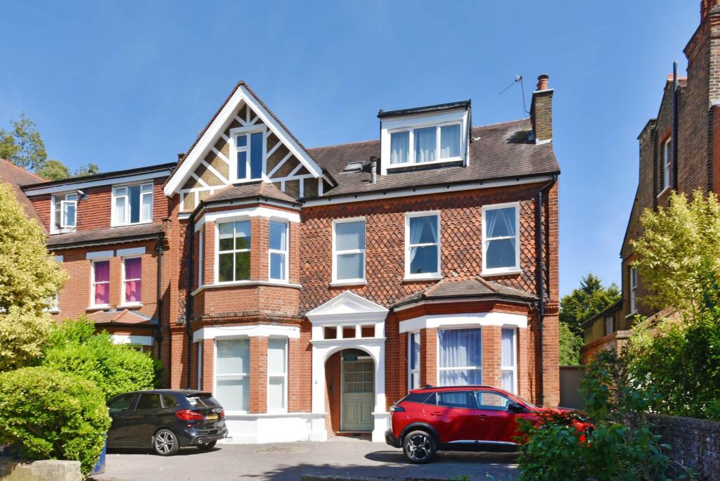 4 bed 1st Floor Flat for rent in Acton. From Gardiner Residential - Ealing 4 bed 1st Floor Flat for rent in Acton. From Gardiner Residential - Ealing