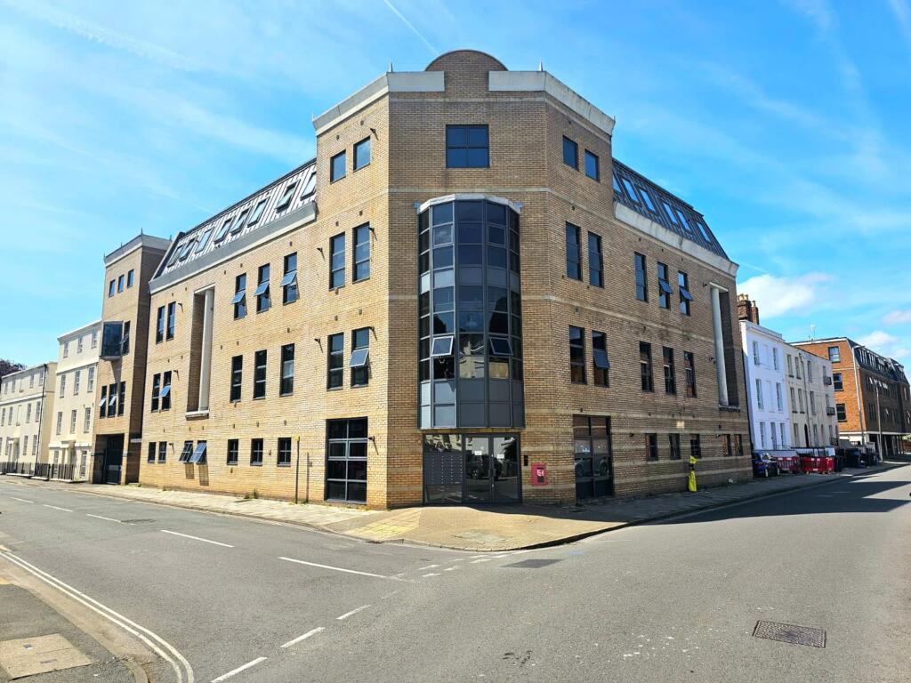 2 bed 1st Floor Flat for rent in Gloucester. From Farr & Farr - Gloucester