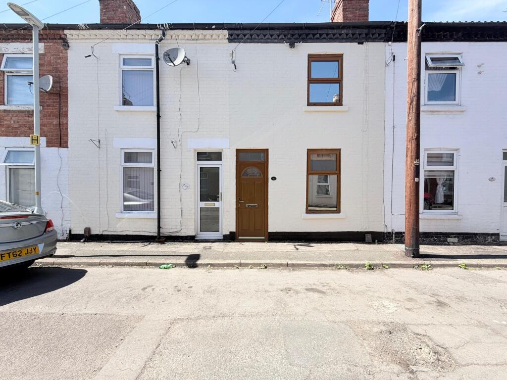2 bed Mid Terraced House for rent in Gloucester. From Farr & Farr - Gloucester