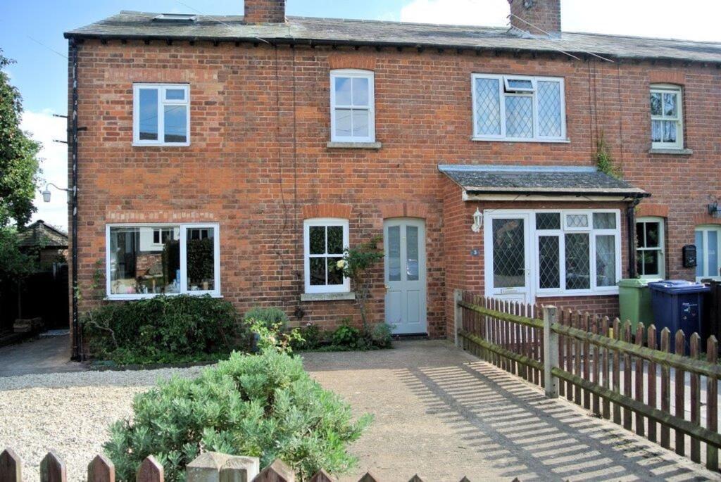 2 bed Cottage for rent in Maisemore. From Farr & Farr - Gloucester