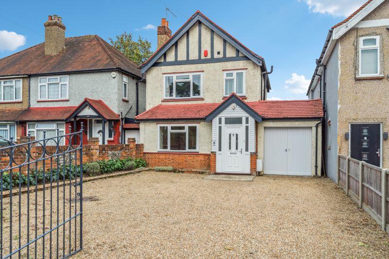 3 bed Detached for rent in Farnham Royal. From Foreman King - Farnham Common