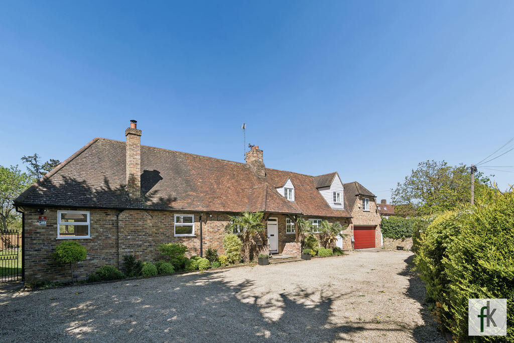 4 bed Detached for rent in Gerrards Cross. From Foreman King - Farnham Common 4 bed Detached for rent in Gerrards Cross. From Foreman King - Farnham Common