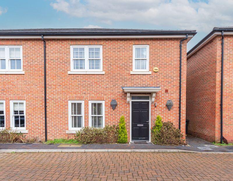 3 bed Semi Detached for rent in Farnham Royal. From Foreman King - Farnham Common 3 bed Semi Detached for rent in Farnham Royal. From Foreman King - Farnham Common