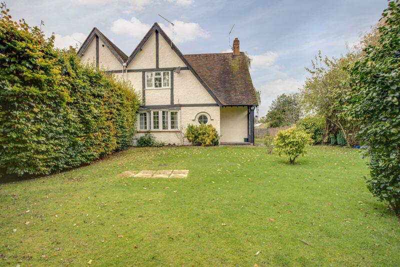 3 bed Semi Detached for rent in Farnham Royal. From Foreman King - Farnham Common 3 bed Semi Detached for rent in Farnham Royal. From Foreman King - Farnham Common
