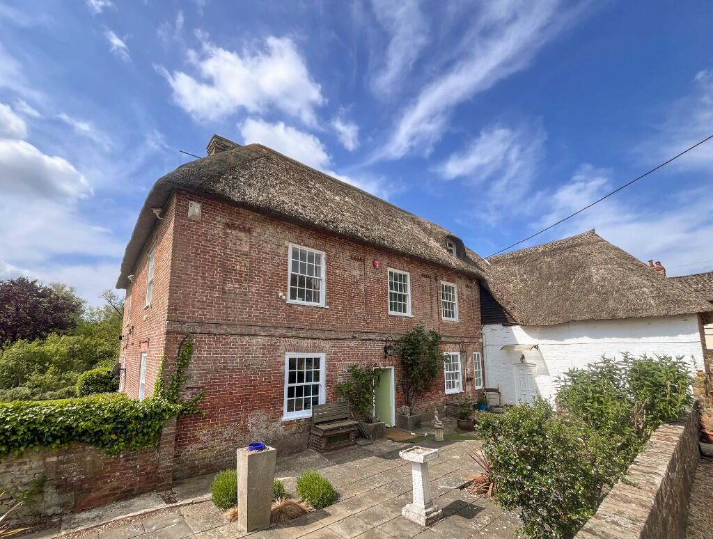 5 bed Detached for rent in Moreton. From Fowler Fortescue - Fonthill Bishop 5 bed Detached for rent in Moreton. From Fowler Fortescue - Fonthill Bishop