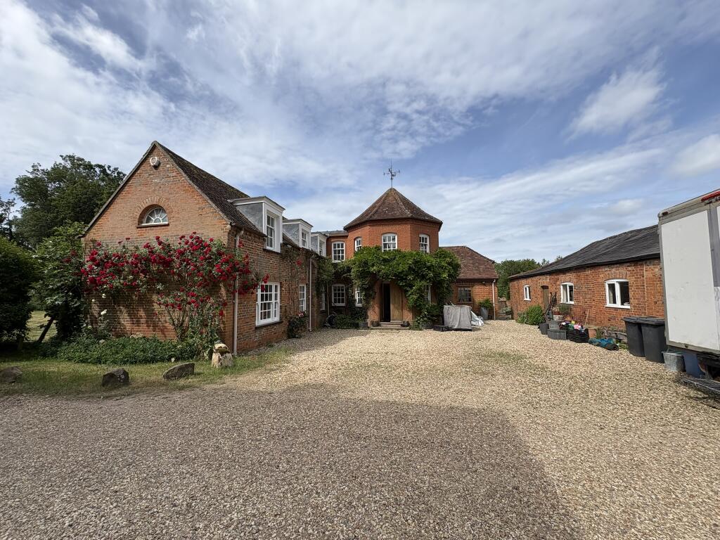 4 bed Detached for rent in Greywell. From Fowler Fortescue - Fonthill Bishop