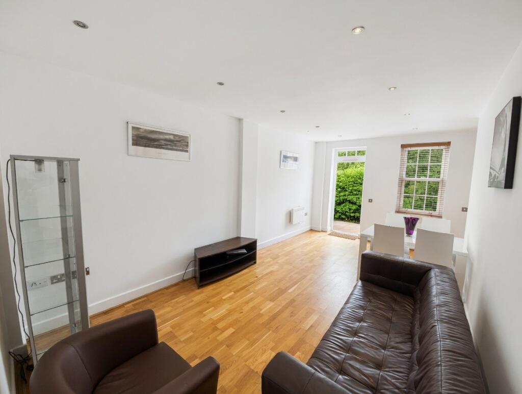 2 bed 1st Floor Flat for rent in Greenwich. From Greater London Properties - Soho