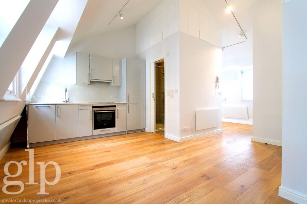4 bed Apartment for rent in Westminster. From Greater London Properties - Soho