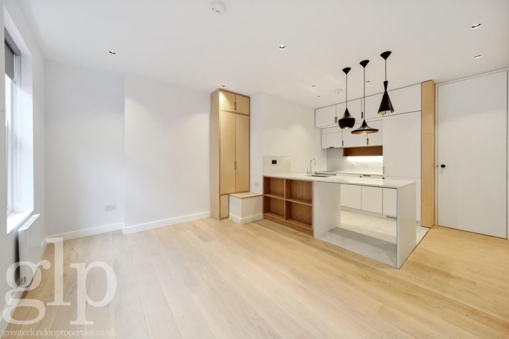 4 bed Apartment for rent in Westminster. From Greater London Properties - Soho