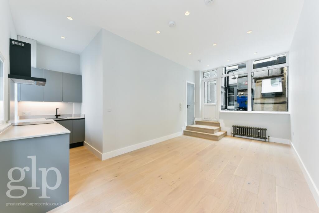 4 bed Apartment for rent in Westminster. From Greater London Properties - Soho