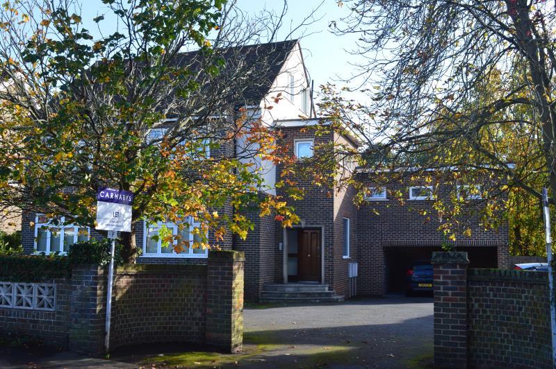 1 bed 1st Floor Flat for rent in Burgess Hill. From Carnabys Independent Estate Agents - Burgess Hill