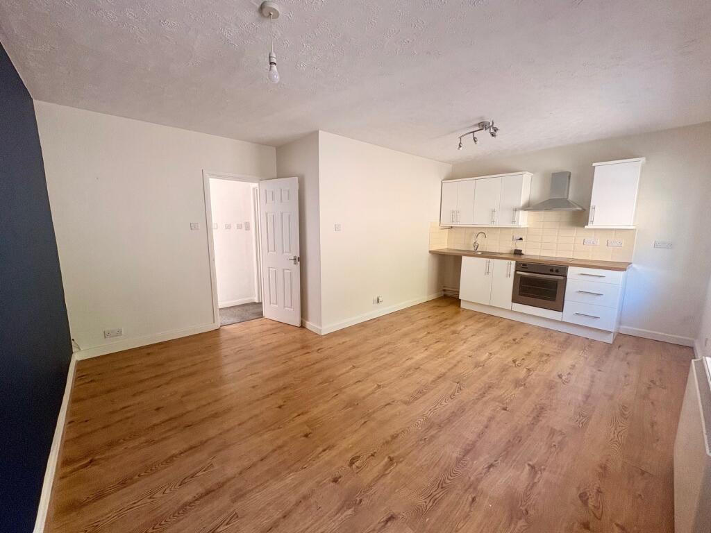 1 bed 1st Floor Flat for rent in Plymouth. From Fox & Sons - Mutley Plain