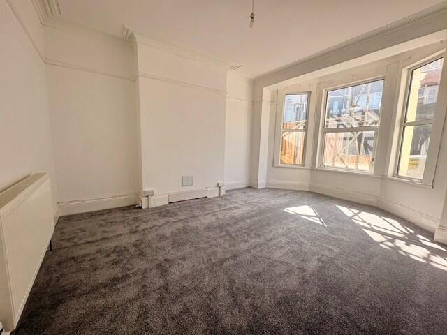3 bed Mid Terraced House for rent in Torpoint. From Fox & Sons - Mutley Plain