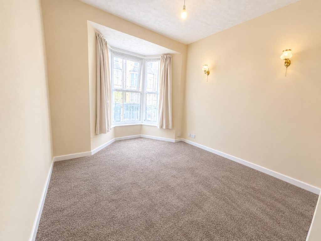 2 bed 1st Floor Flat for rent in Plymouth. From Fox & Sons - Mutley Plain
