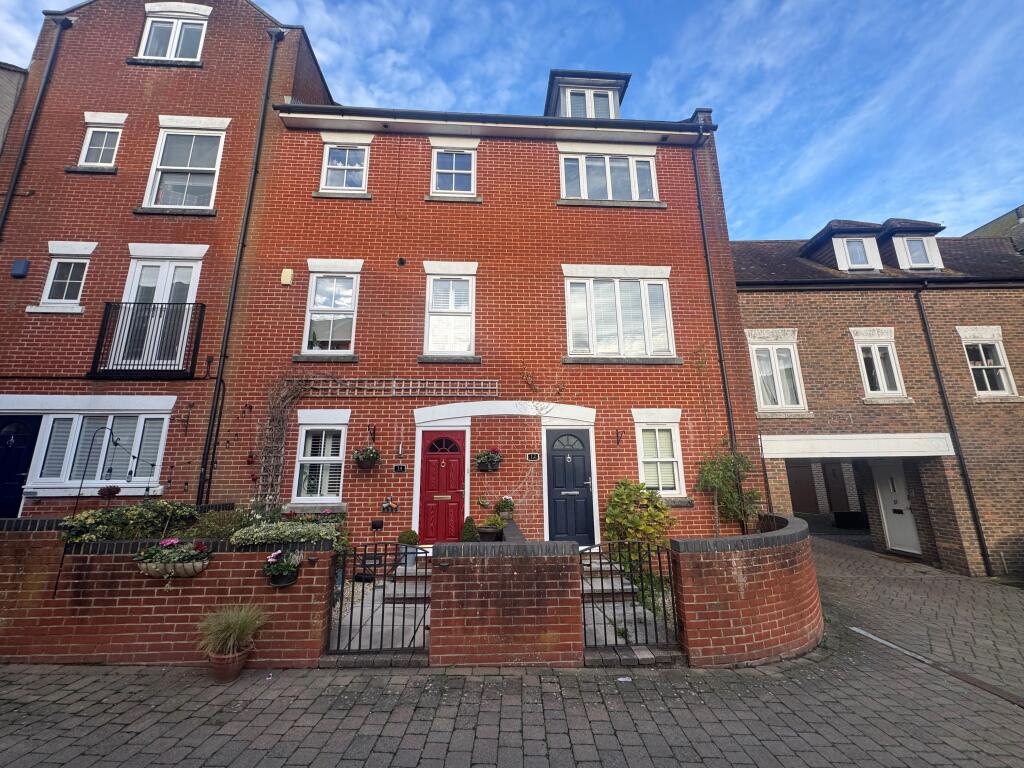 4 bed End of Terrace for rent in Fordingbridge. From Fox & Sons - Salisbury