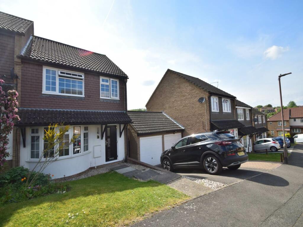 3 bed Semi-Detached House for rent in Blue Bell Hill. From Greyfox Estate Agents - Walderslade