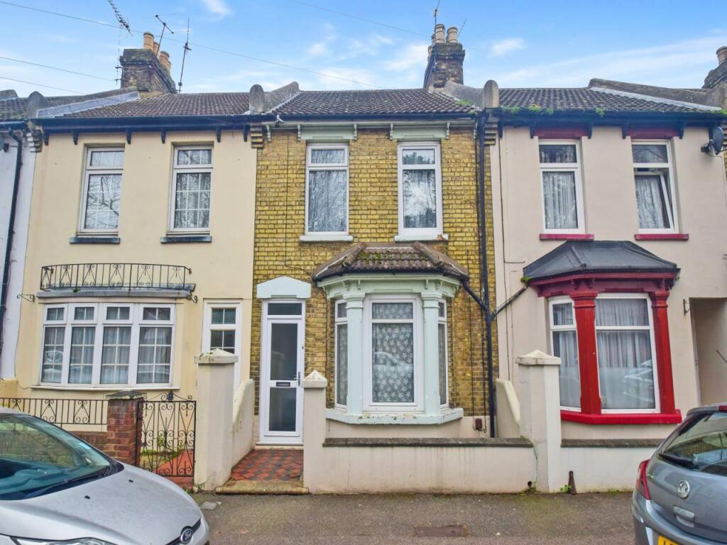 3 bed Mid Terraced House for rent in Lower Twydall. From Greyfox Estate Agents - Walderslade