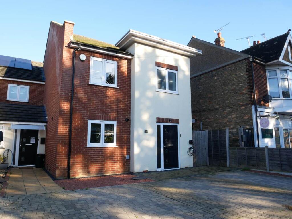 3 bed Semi Detached for rent in Lower Twydall. From Greyfox Estate Agents - Walderslade 3 bed Semi Detached for rent in Lower Twydall. From Greyfox Estate Agents - Walderslade