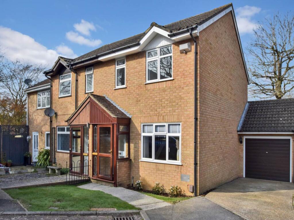 3 bed Detached for rent in Blue Bell Hill. From Greyfox Estate Agents - Walderslade