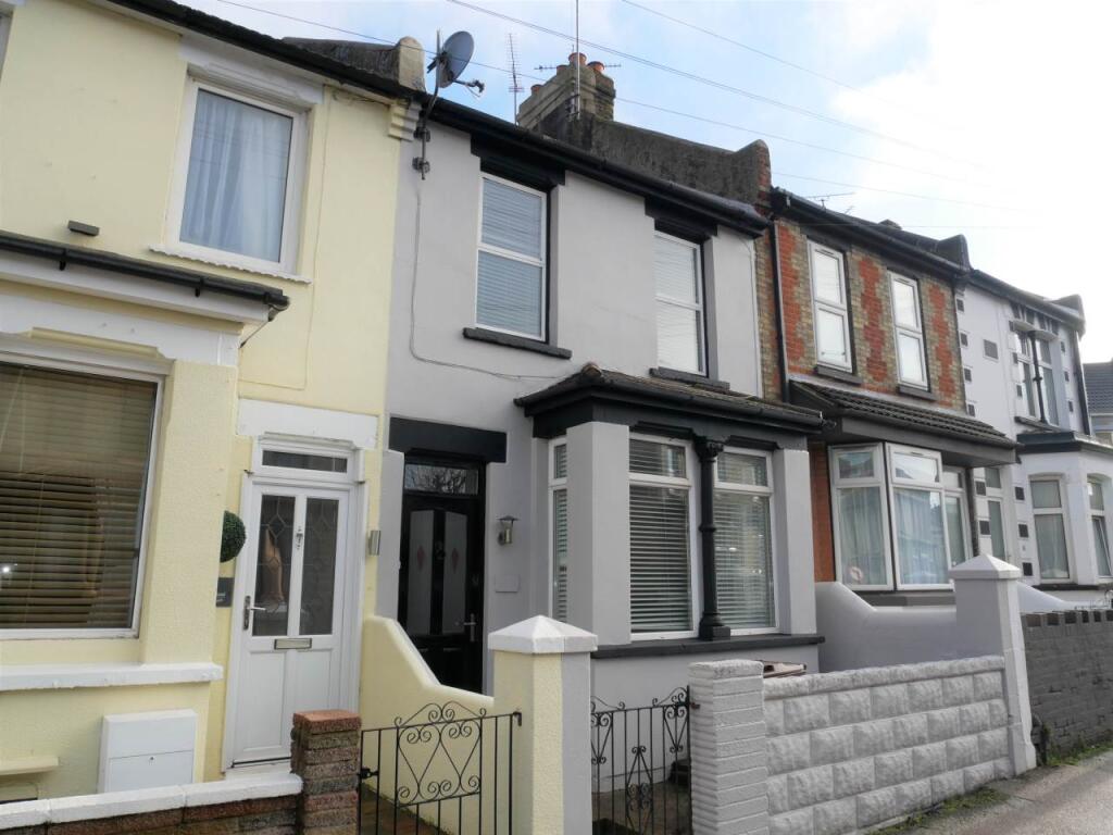 3 bed Detached for rent in Lower Twydall. From Greyfox Estate Agents - Walderslade