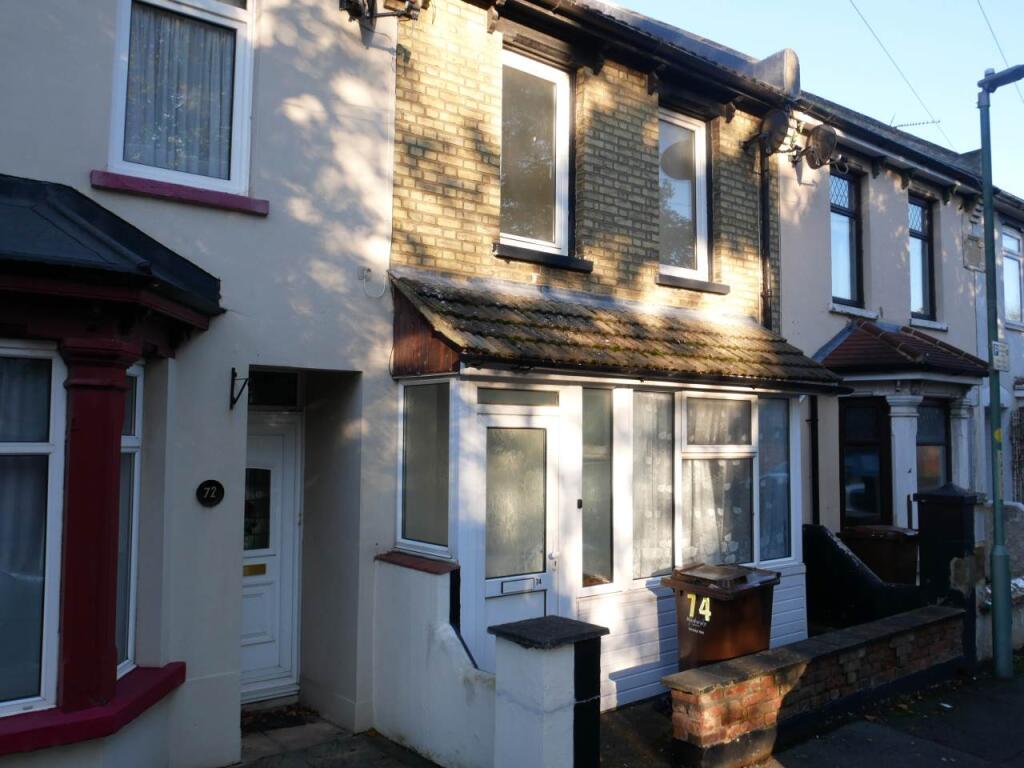 3 bed Mid Terraced House for rent in Lower Twydall. From Greyfox Estate Agents - Walderslade