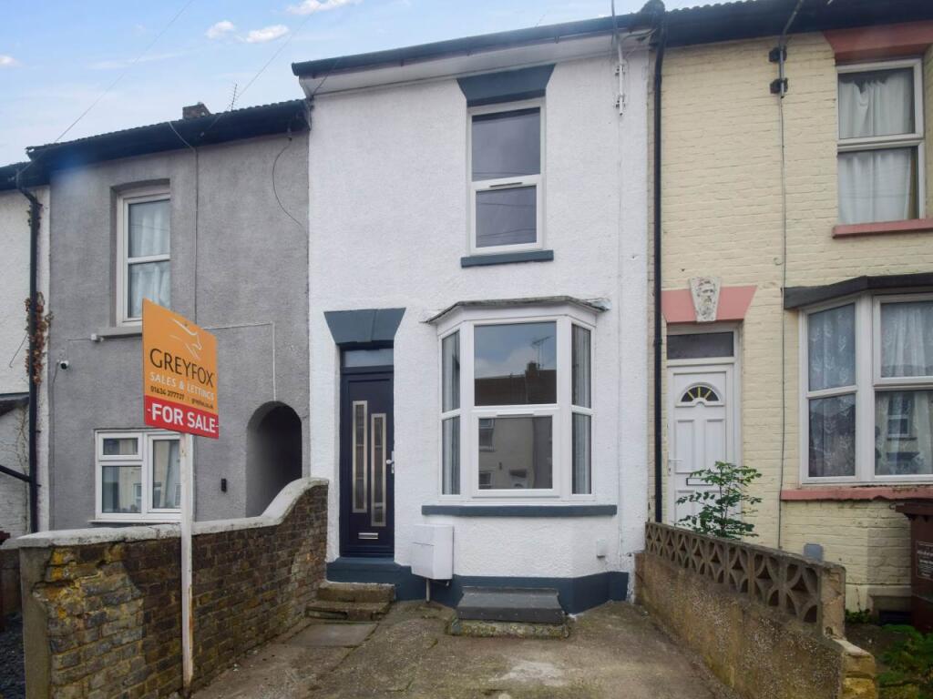 3 bed Detached for rent in Lower Twydall. From Greyfox Estate Agents - Walderslade 3 bed Detached for rent in Lower Twydall. From Greyfox Estate Agents - Walderslade