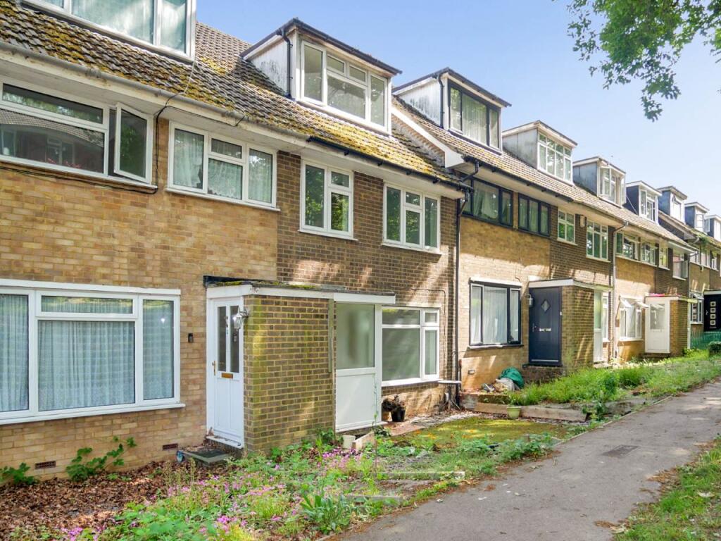 4 bed Detached for rent in Moor Street. From Greyfox Estate Agents - Walderslade 4 bed Detached for rent in Moor Street. From Greyfox Estate Agents - Walderslade