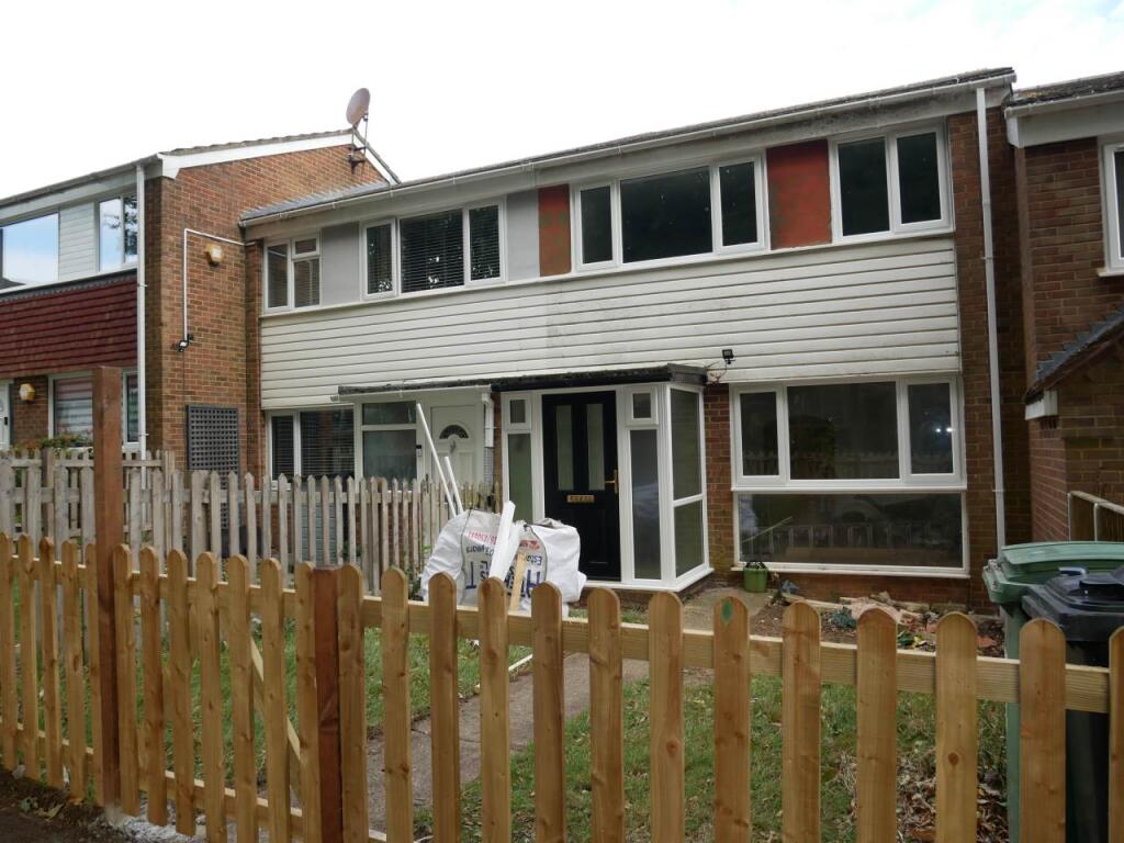 3 bed Detached for rent in Blue Bell Hill. From Greyfox Estate Agents - Walderslade