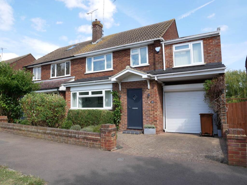 5 bed Semi Detached for rent in Lower Rainham. From Greyfox Estate Agents - Walderslade 5 bed Semi Detached for rent in Lower Rainham. From Greyfox Estate Agents - Walderslade