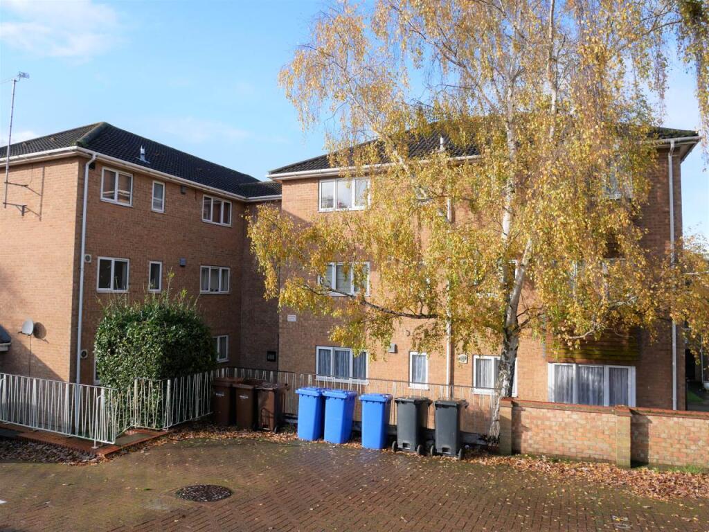 1 bed 1st Floor Flat for rent in Moor Street. From Greyfox Estate Agents - Walderslade