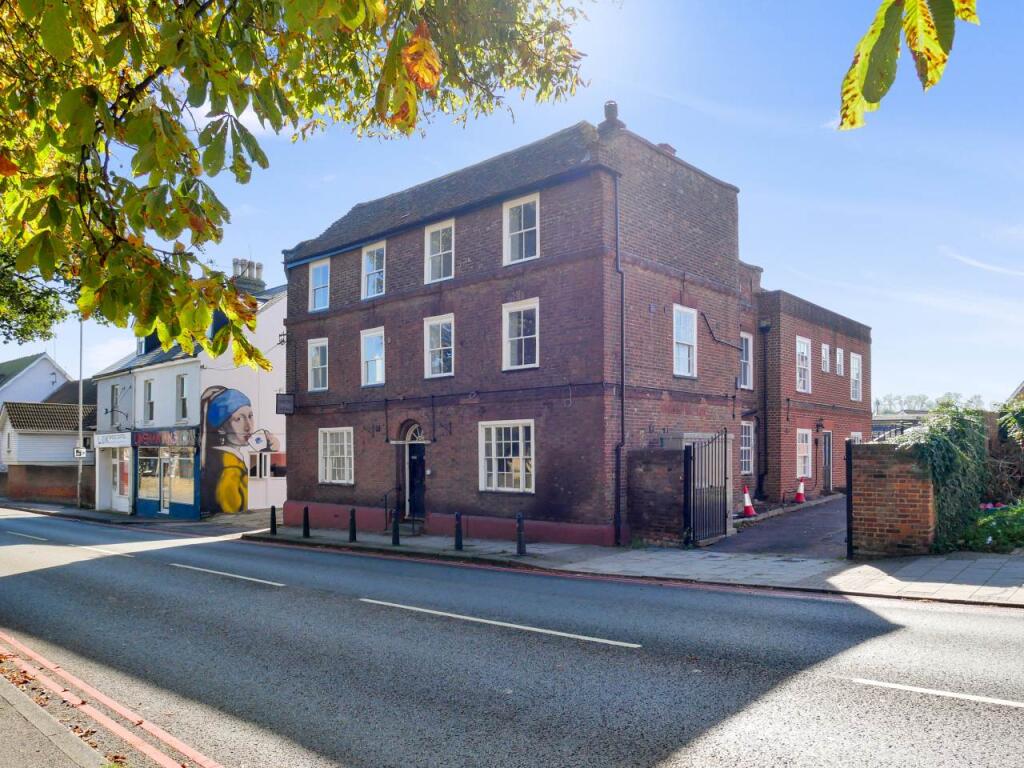 1 bed Apartment for rent in Moor Street. From Greyfox Estate Agents - Walderslade