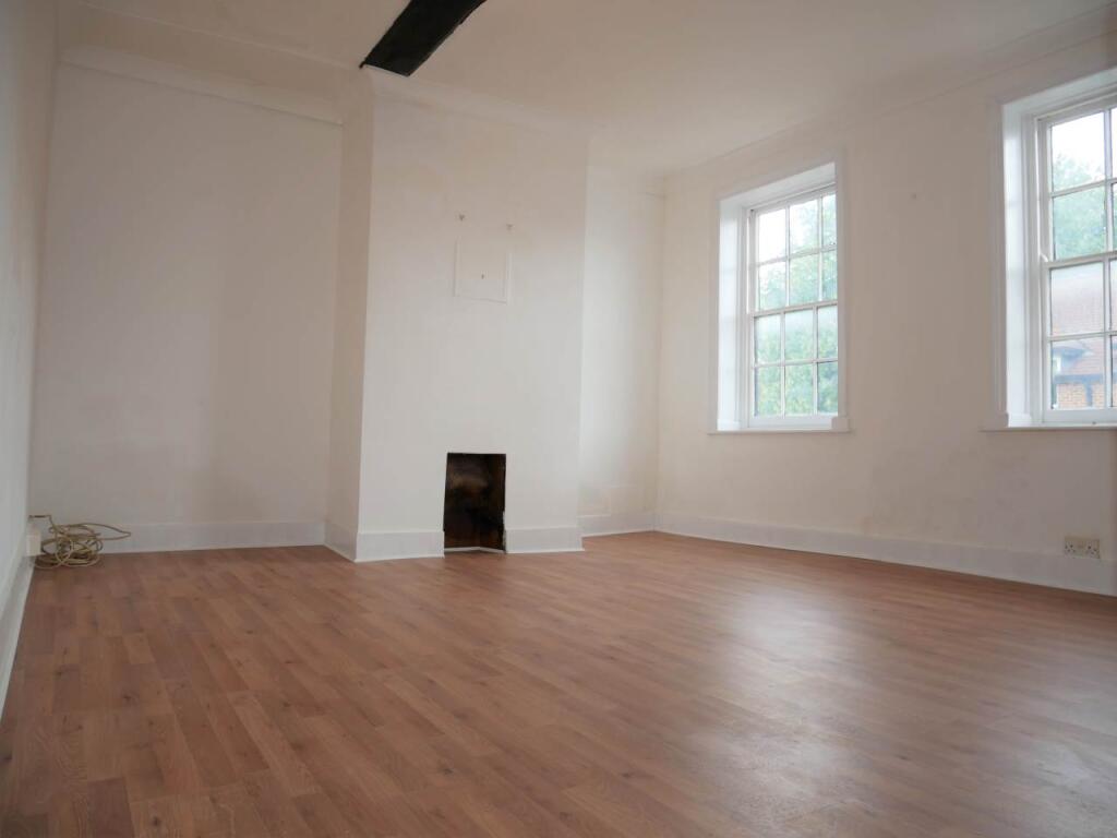 1 bed 1st Floor Flat for rent in Moor Street. From Greyfox Estate Agents - Walderslade