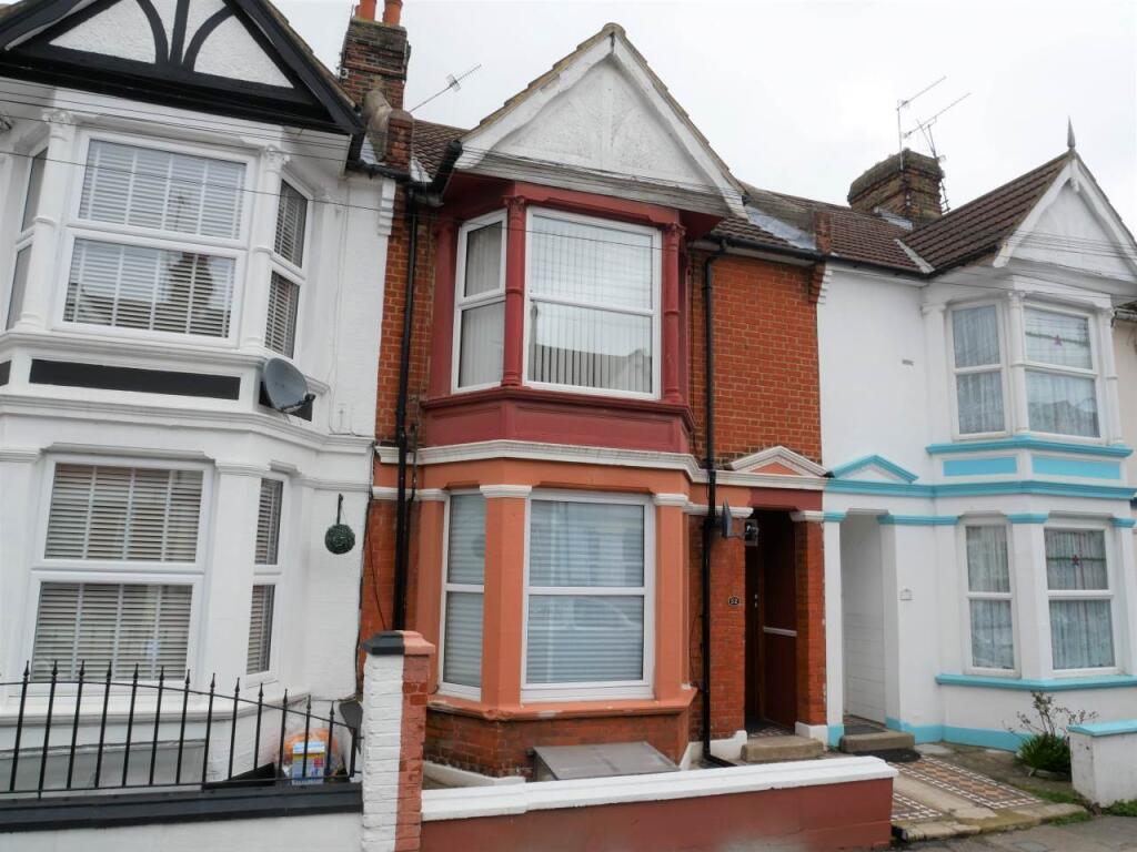 1 bed 1st Floor Flat for rent in Lower Twydall. From Greyfox Estate Agents - Walderslade