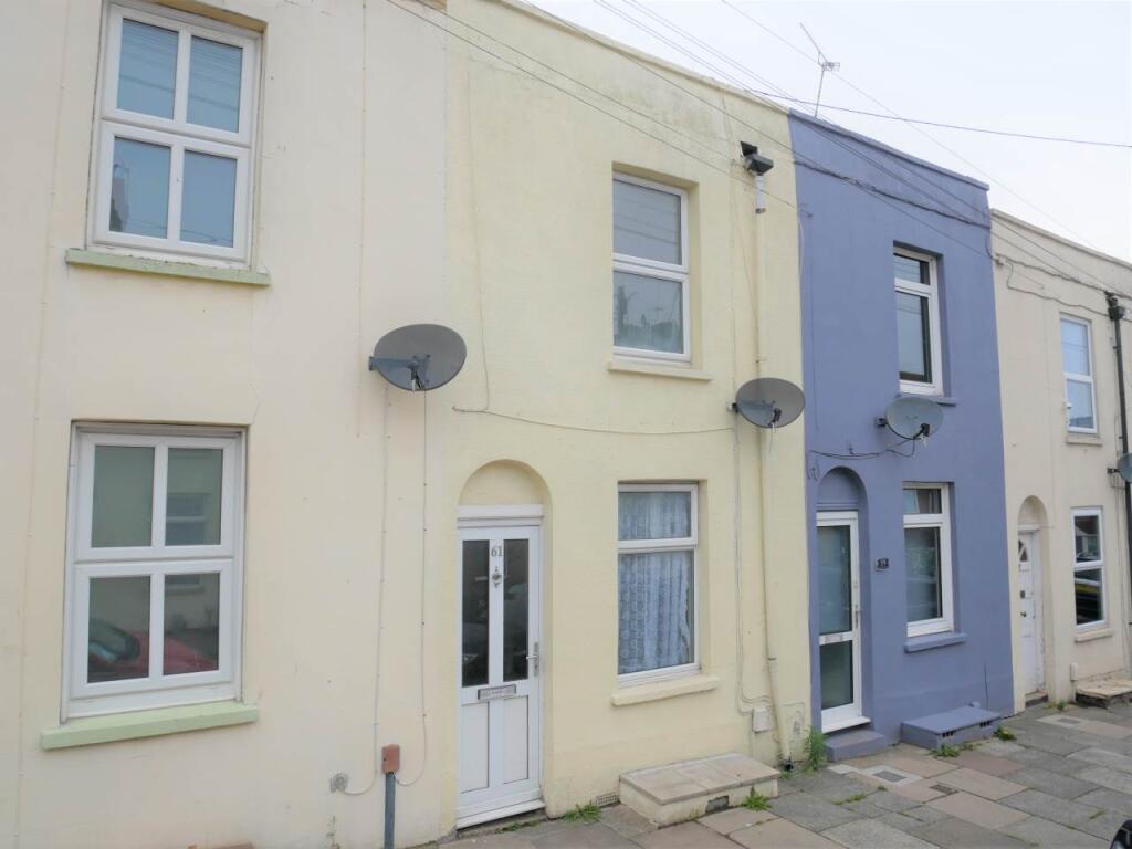3 bed Mid Terraced House for rent in Lower Twydall. From Greyfox Estate Agents - Walderslade 3 bed Mid Terraced House for rent in Lower Twydall. From Greyfox Estate Agents - Walderslade