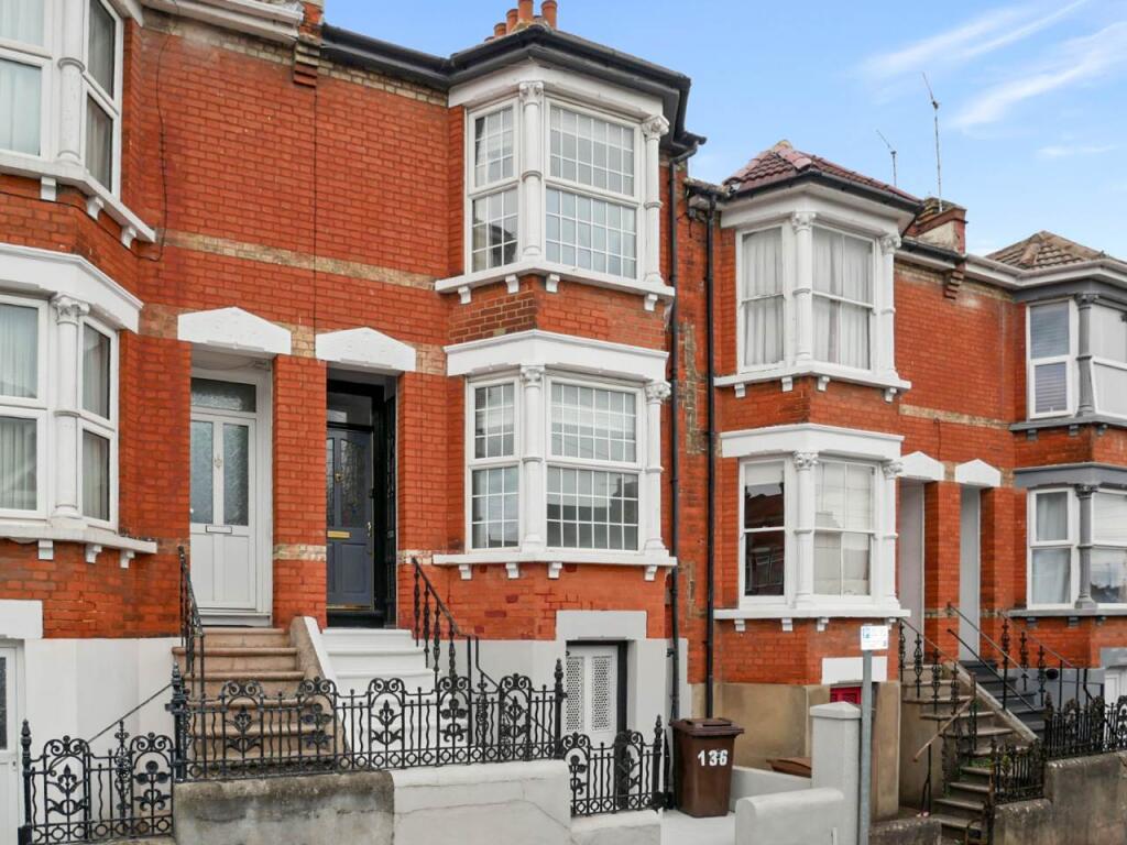 3 bed Detached for rent in Chatham. From Greyfox Estate Agents - Walderslade 3 bed Detached for rent in Chatham. From Greyfox Estate Agents - Walderslade