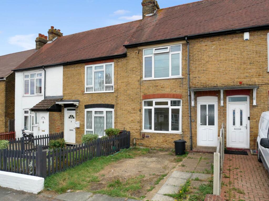 3 bed Detached for rent in Lower Rainham. From Greyfox Estate Agents - Walderslade