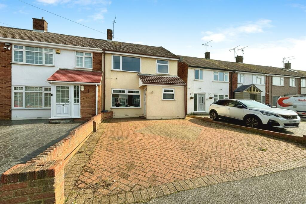 3 bed Mid Terraced House for rent in Horndon on the Hill. From Griffin Grays