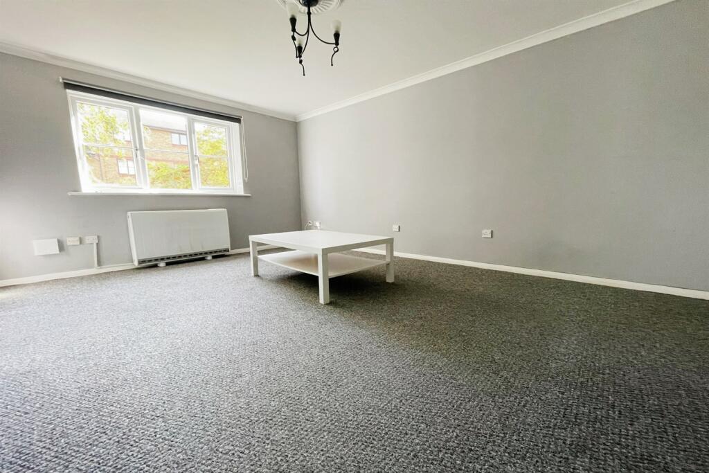 2 bed Flat for rent in Grays. From Griffin Grays