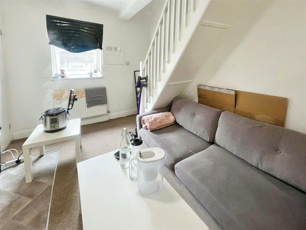 1 bed Apartment for rent in South Stifford. From Griffin Grays