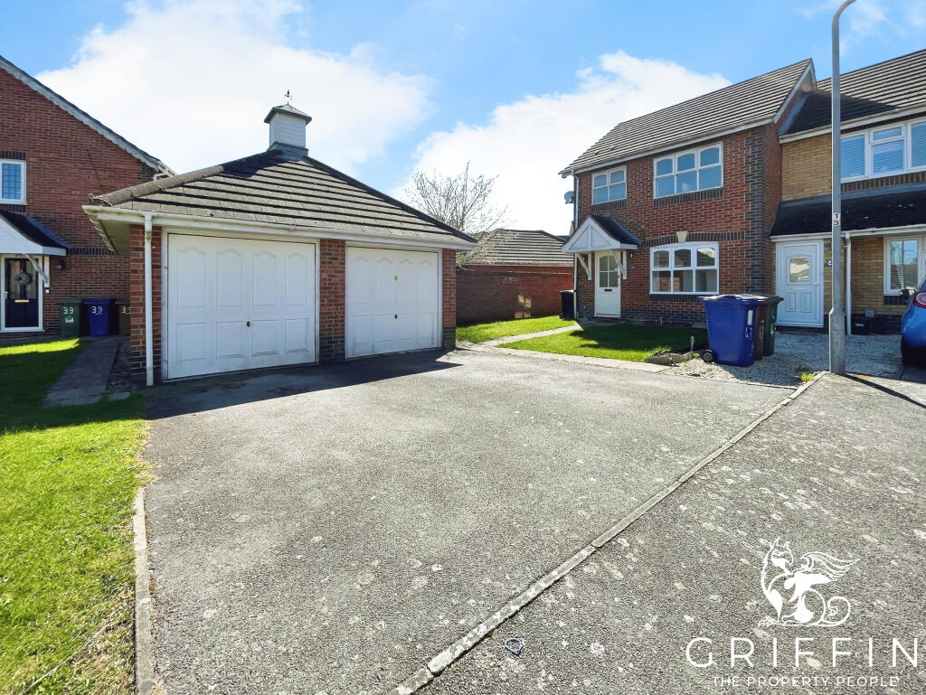 3 bed Mid Terraced House for rent in Grays. From Griffin Grays