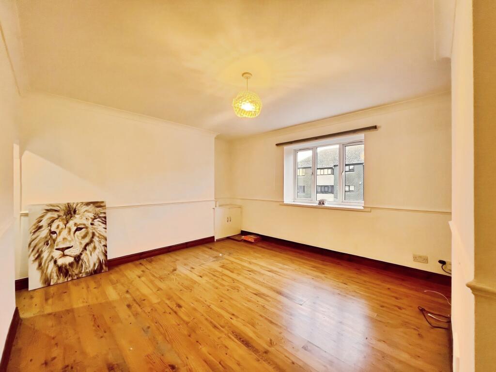 2 bed 1st Floor Flat for rent in Aveley. From Griffin Grays