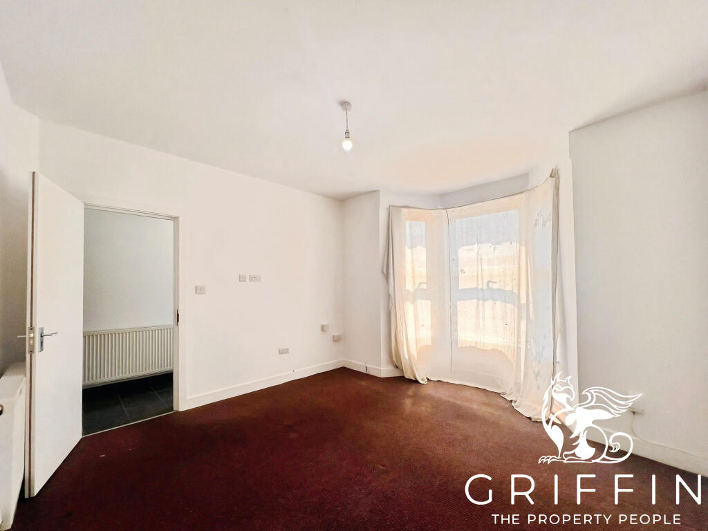 4 bed Mid Terraced House for rent in Grays. From Griffin Grays 4 bed Mid Terraced House for rent in Grays. From Griffin Grays