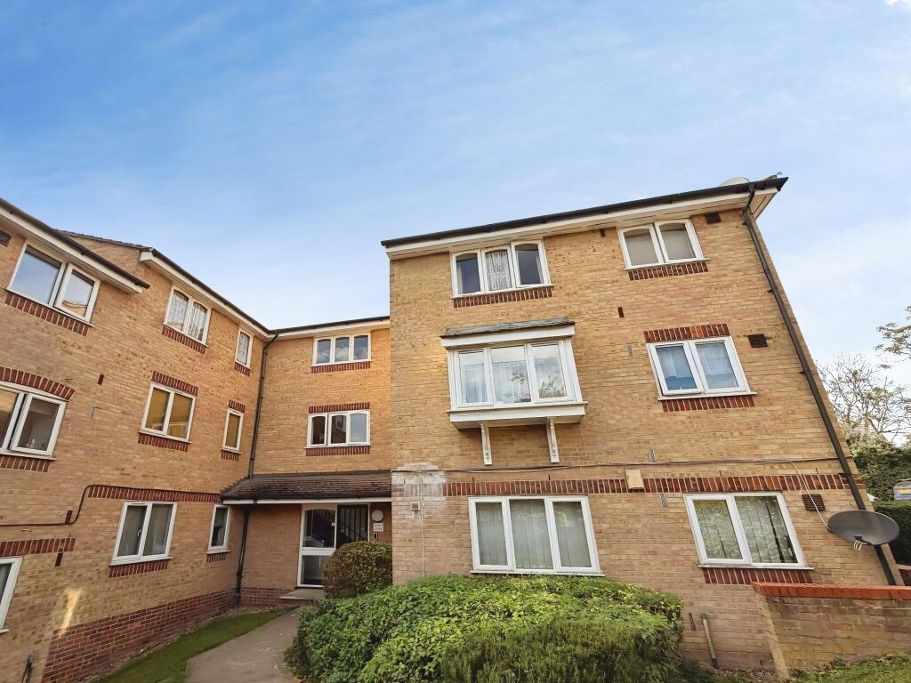 0 bed Studio for rent in Aveley. From Griffin Grays