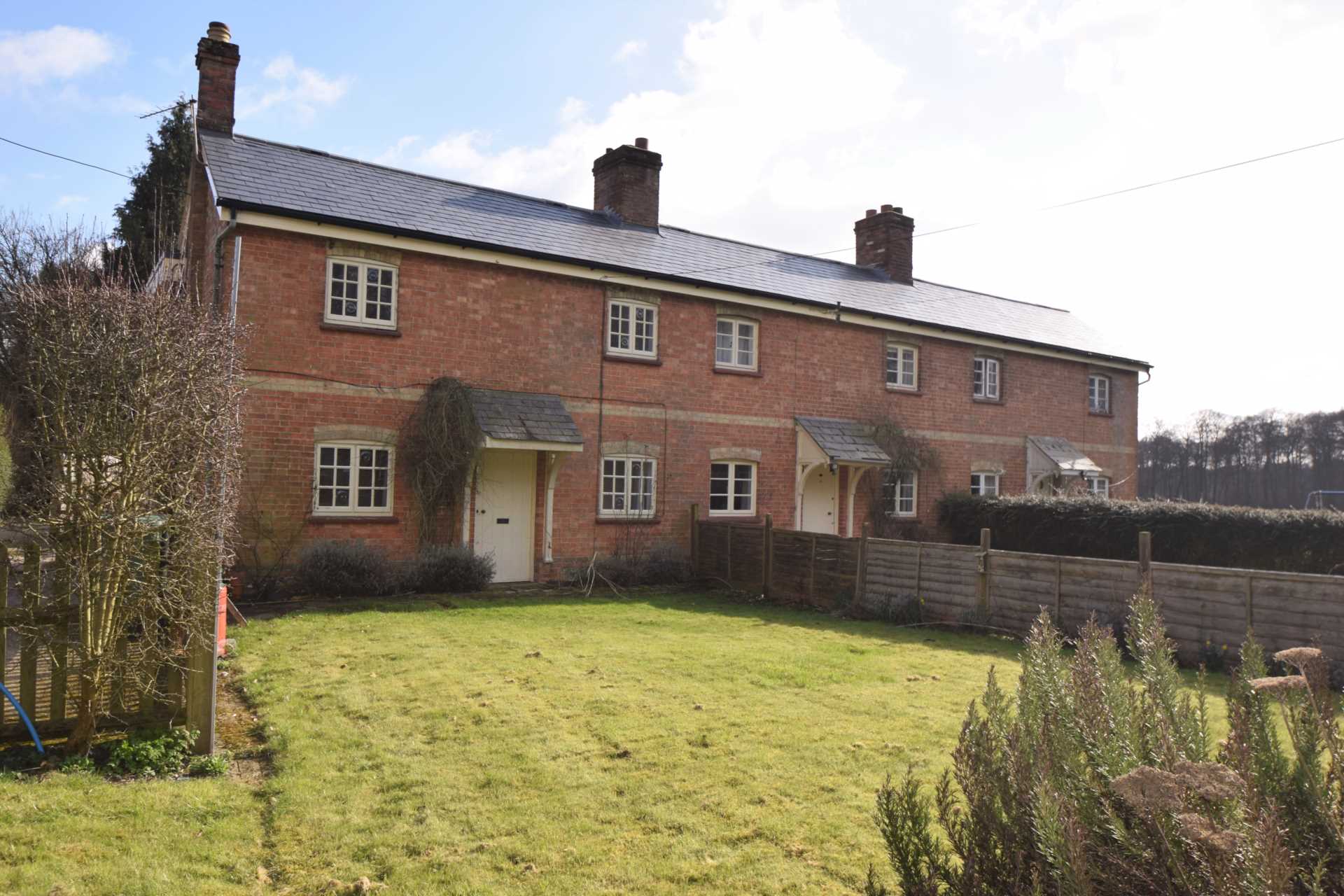 3 bed End Terraced House for rent in Watlington. From Griffith & Partners - Watlington