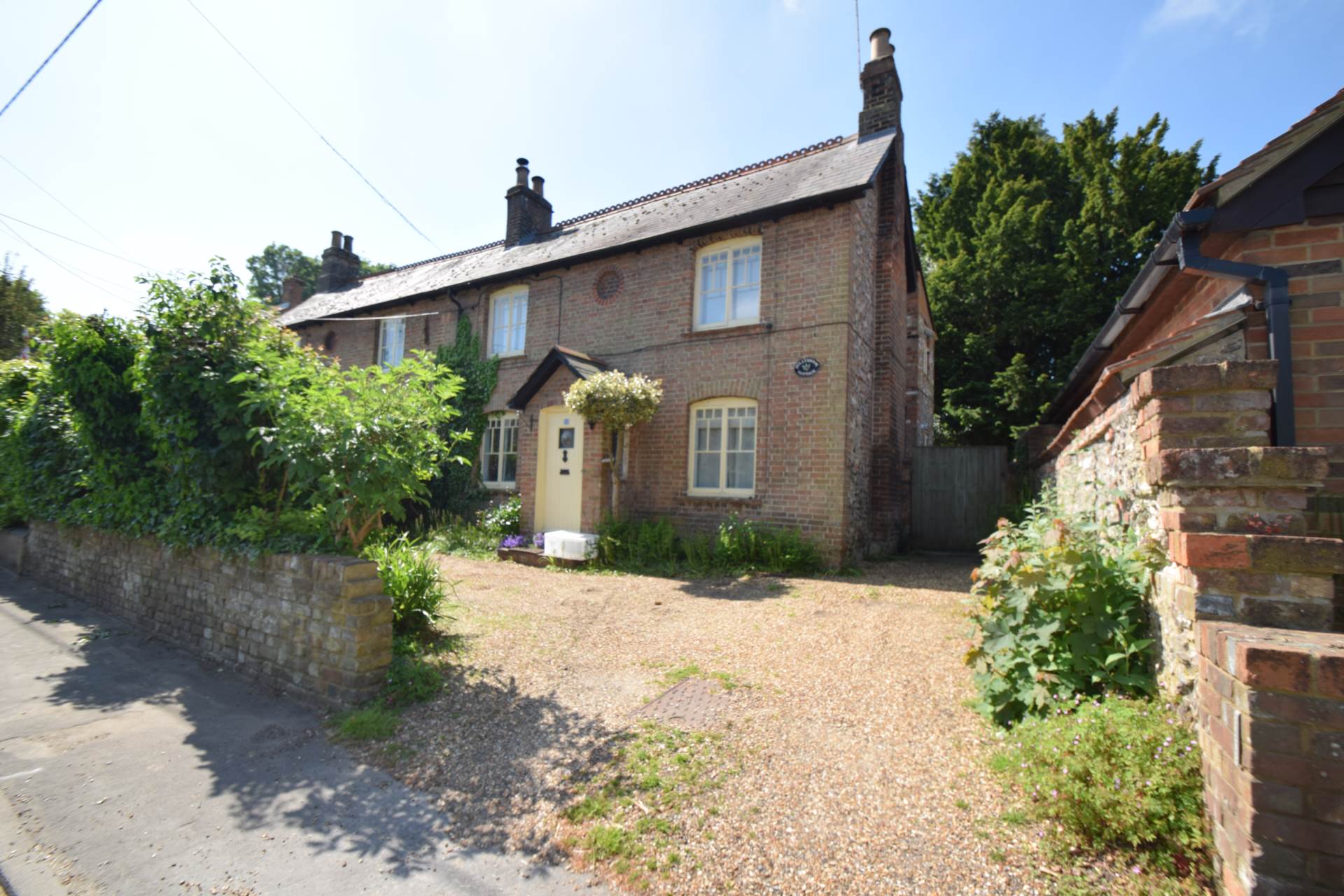 4 bed Semi-Detached House for rent in Watlington. From Griffith & Partners - Watlington