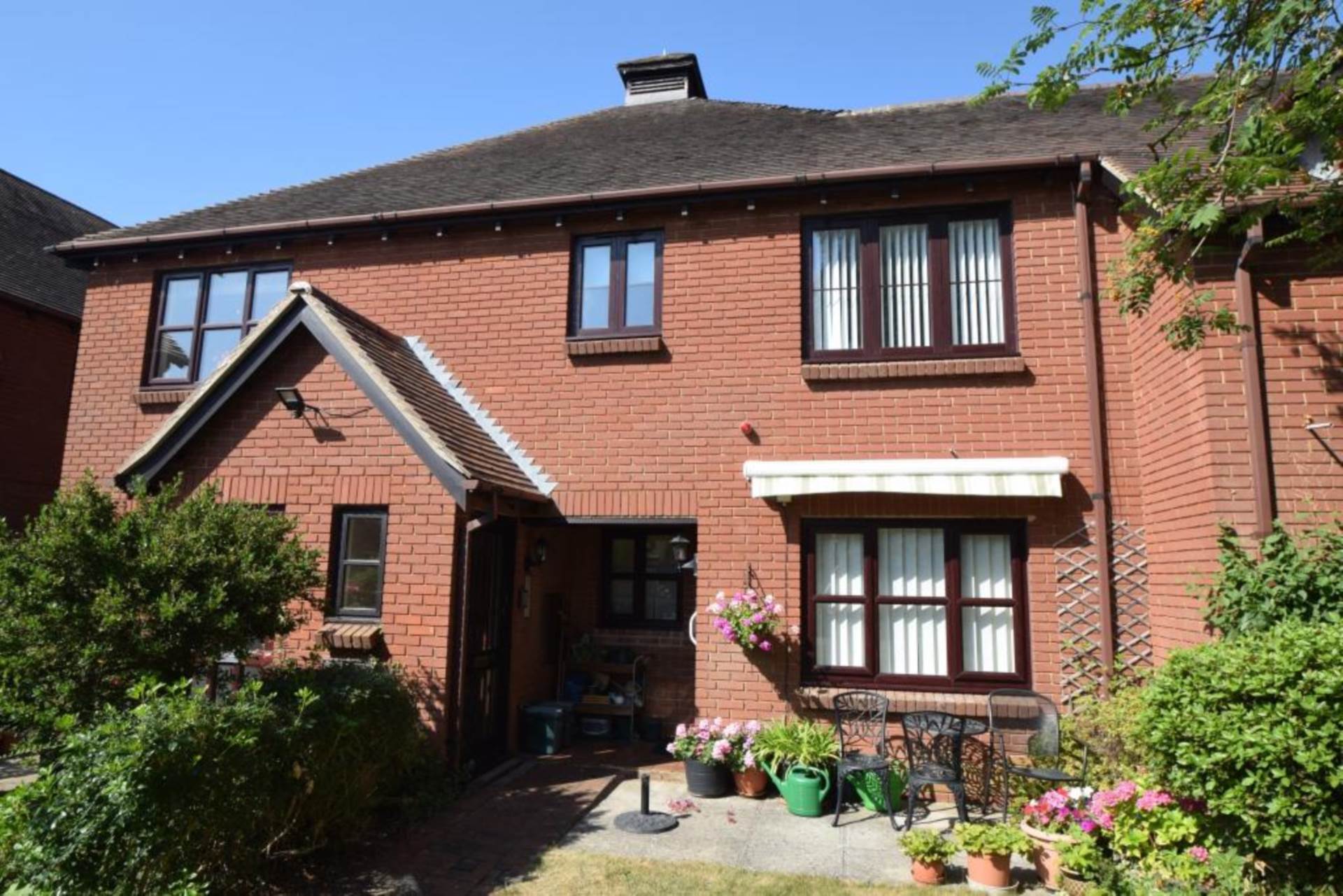 2 bed Reteirment property for rent in Watlington. From Griffith & Partners - Watlington