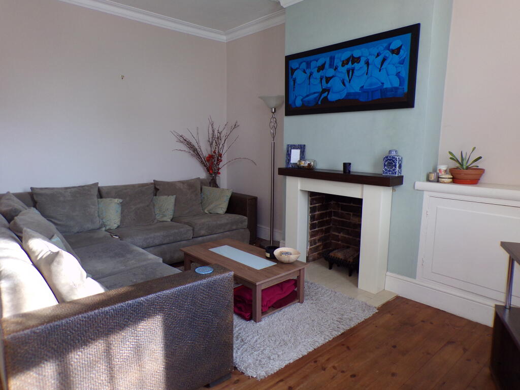 2 bed Mid Terraced House for rent in Stoughton. From Frank Innes Lettings - Leicester