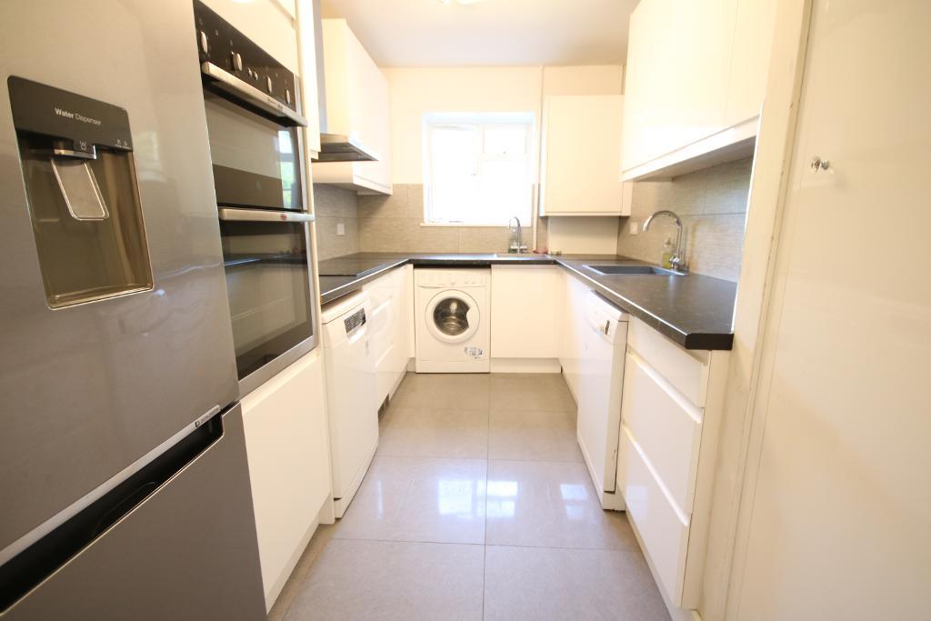 3 bed Apartment for rent in Hendon. From Grove Residential - Edgware